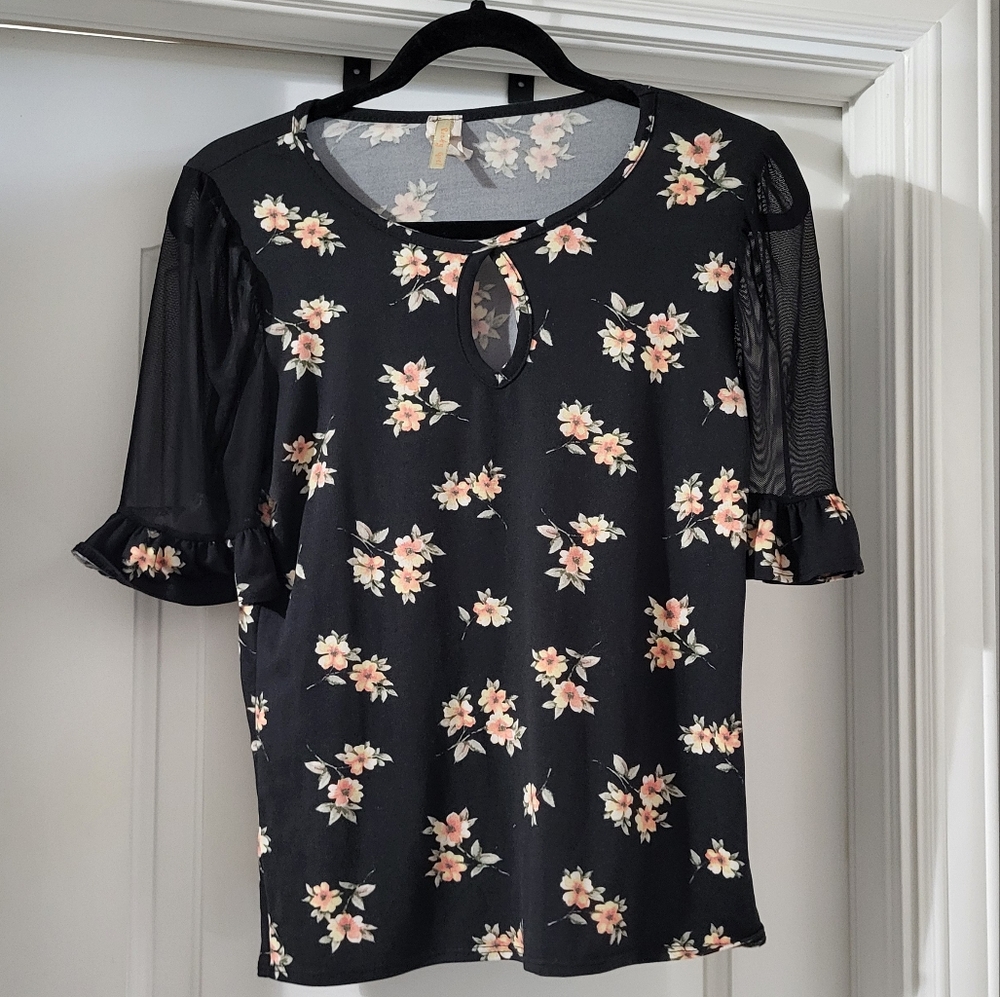 5 Items For $25 Floral blouse